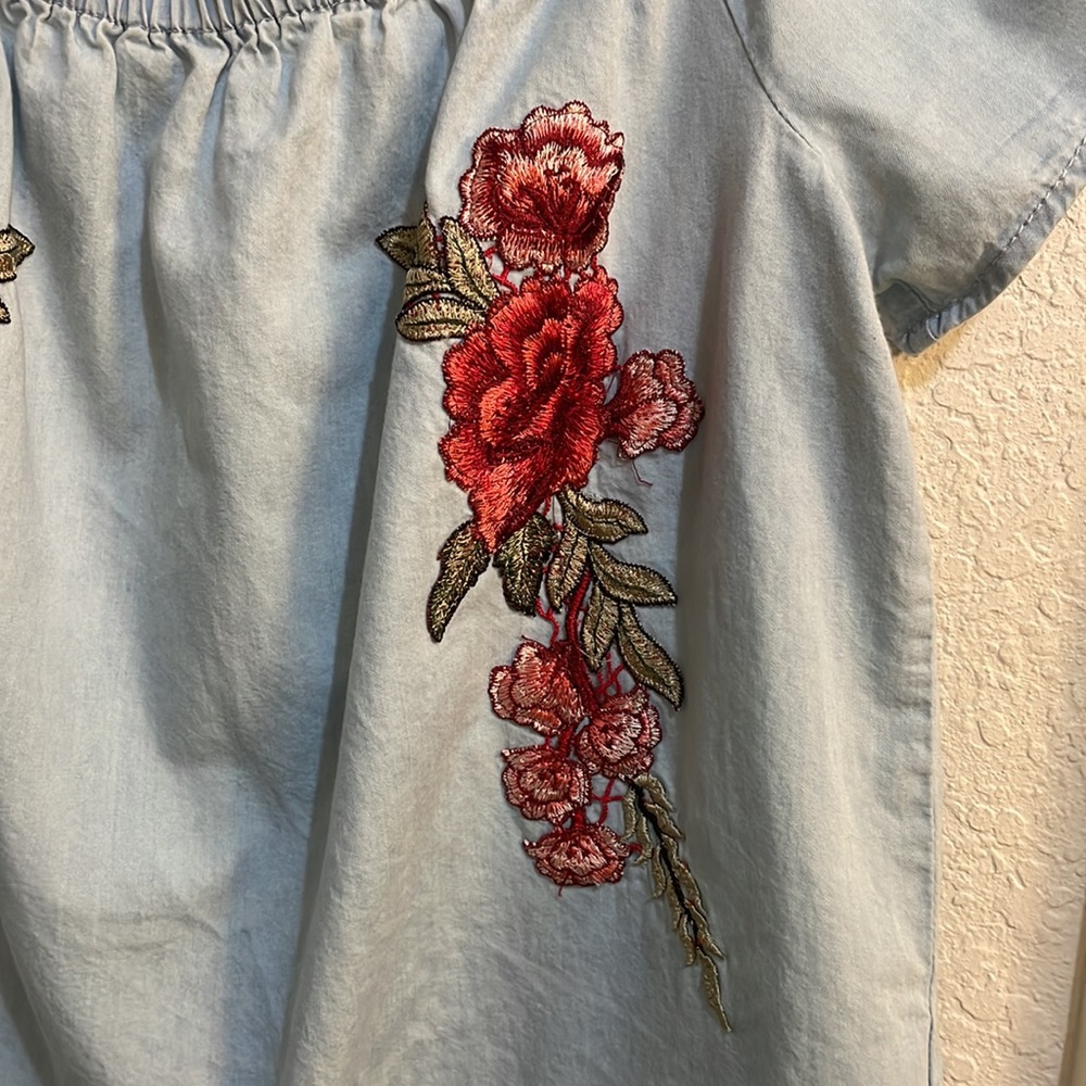 Live 4 Truth Light Blue Blouse with Red Floral Embroidery - Picture 3 of 6